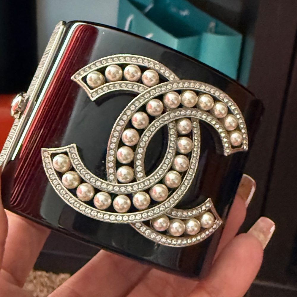 CHANEL Black Cuff Bracelet with Faux Pearls & Crystal CC Emblem